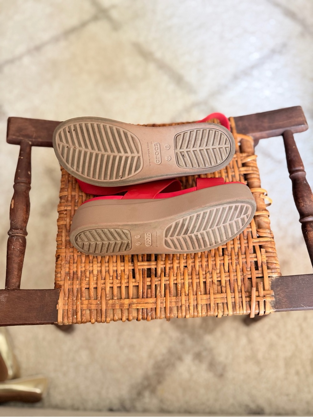 Crocs Women’s Size 6 Red Platform Sandal - Picture 6 of 11